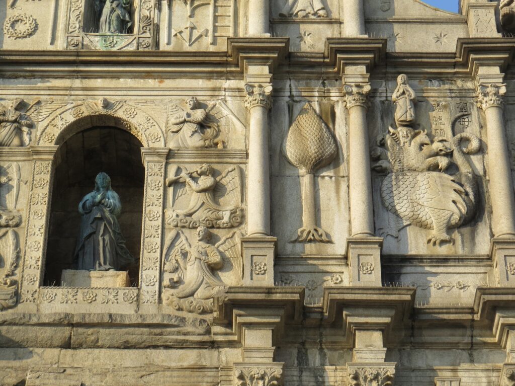 Détails de la façade des ruines de Saint-Paul à Macao