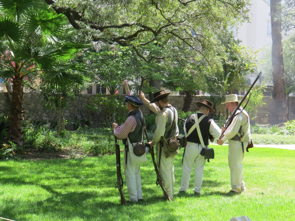 Des soldats au Fort Alamo