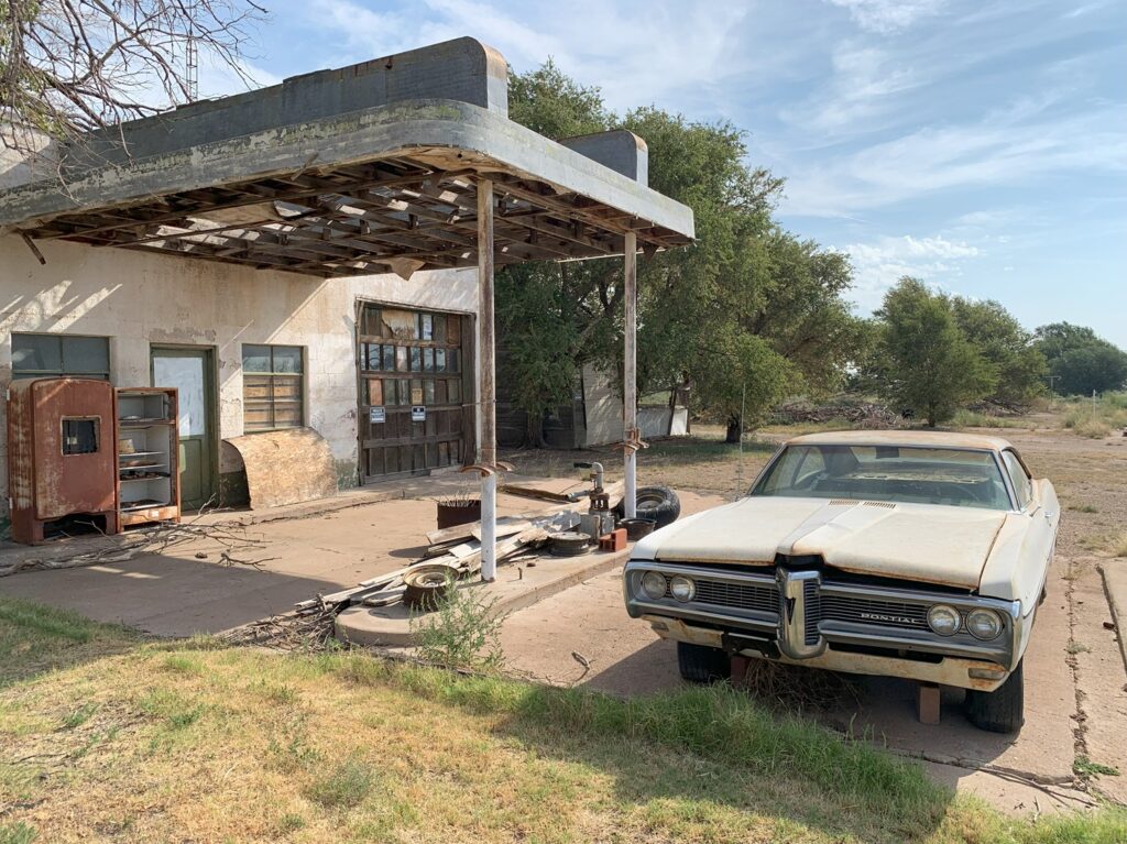 Une Pontiac abandonnée sur la route 66