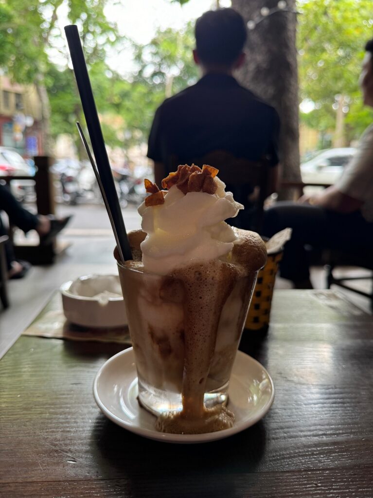 Un cà phê cốt dừa (café à la coco)