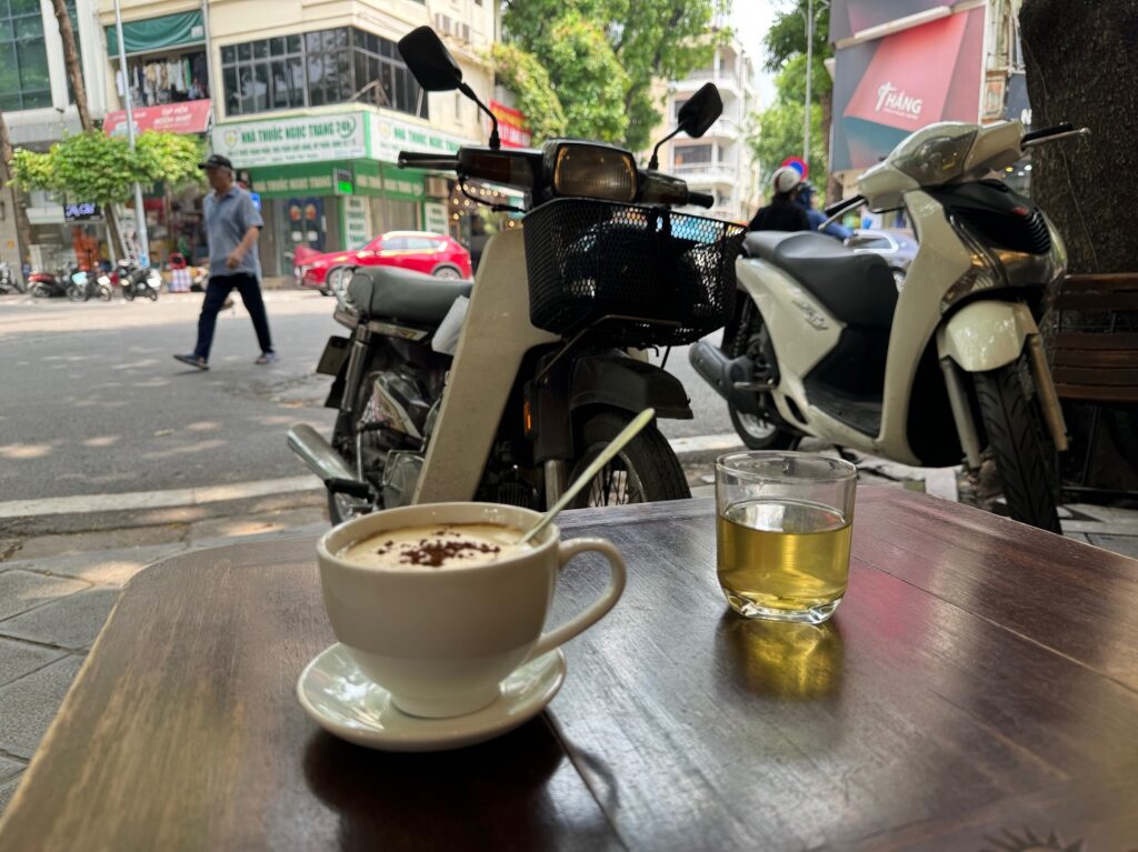 Un cà phê trứng (café à l’œuf)