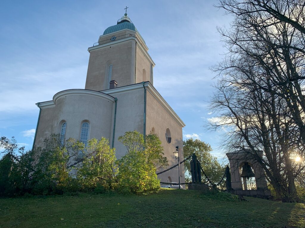 Vue sur l'église de Suomenlinna