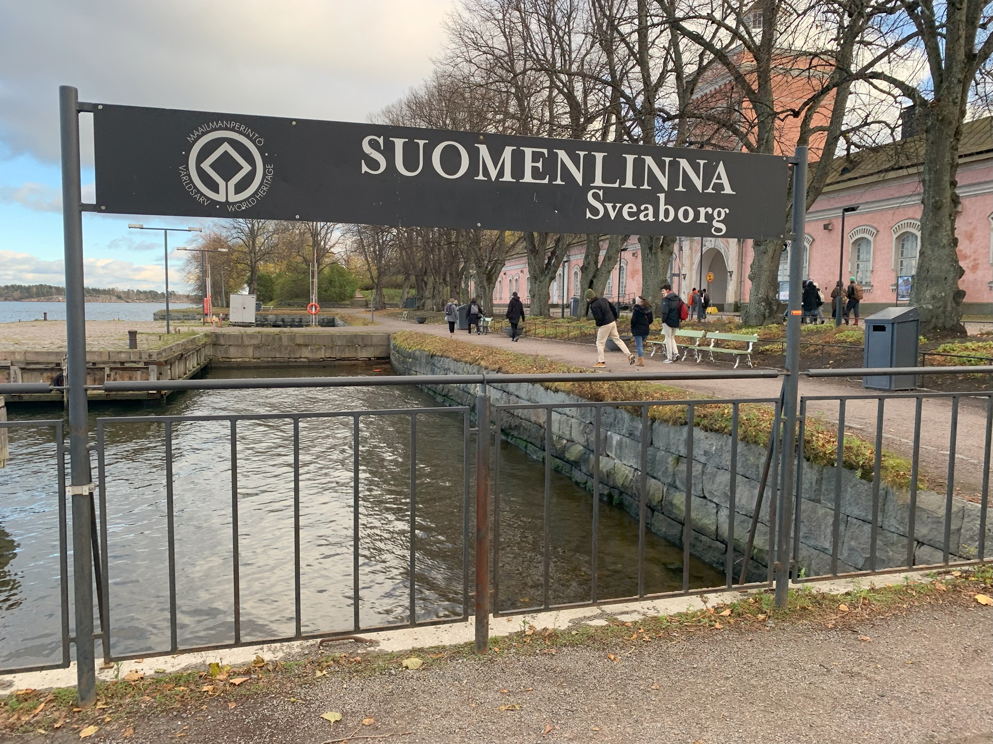 Le panneau Suomenlinna à l'arrivée de l'île