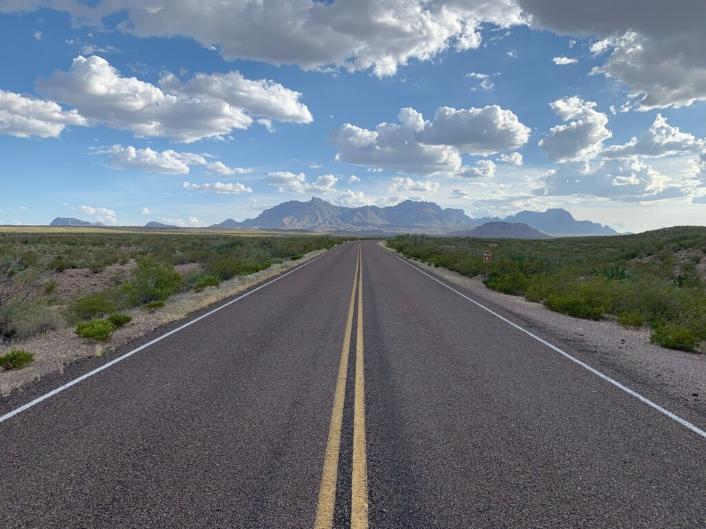 Une route dans le Big Bend National Park au Texas