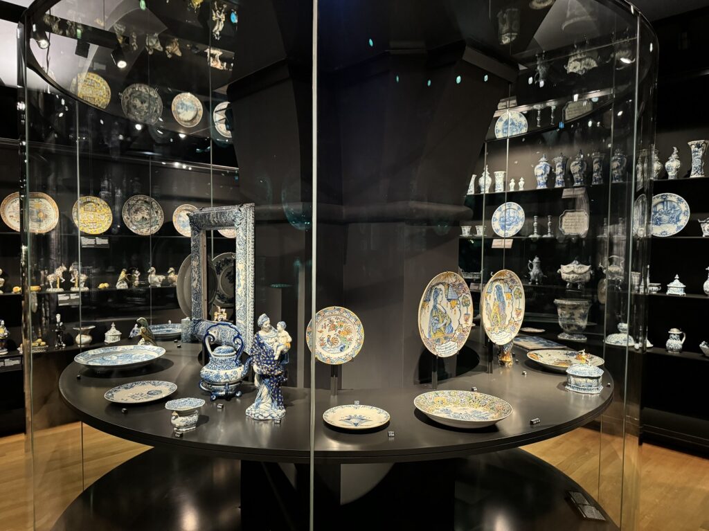 La collection de vaisselle de Delft du Rijksmuseum