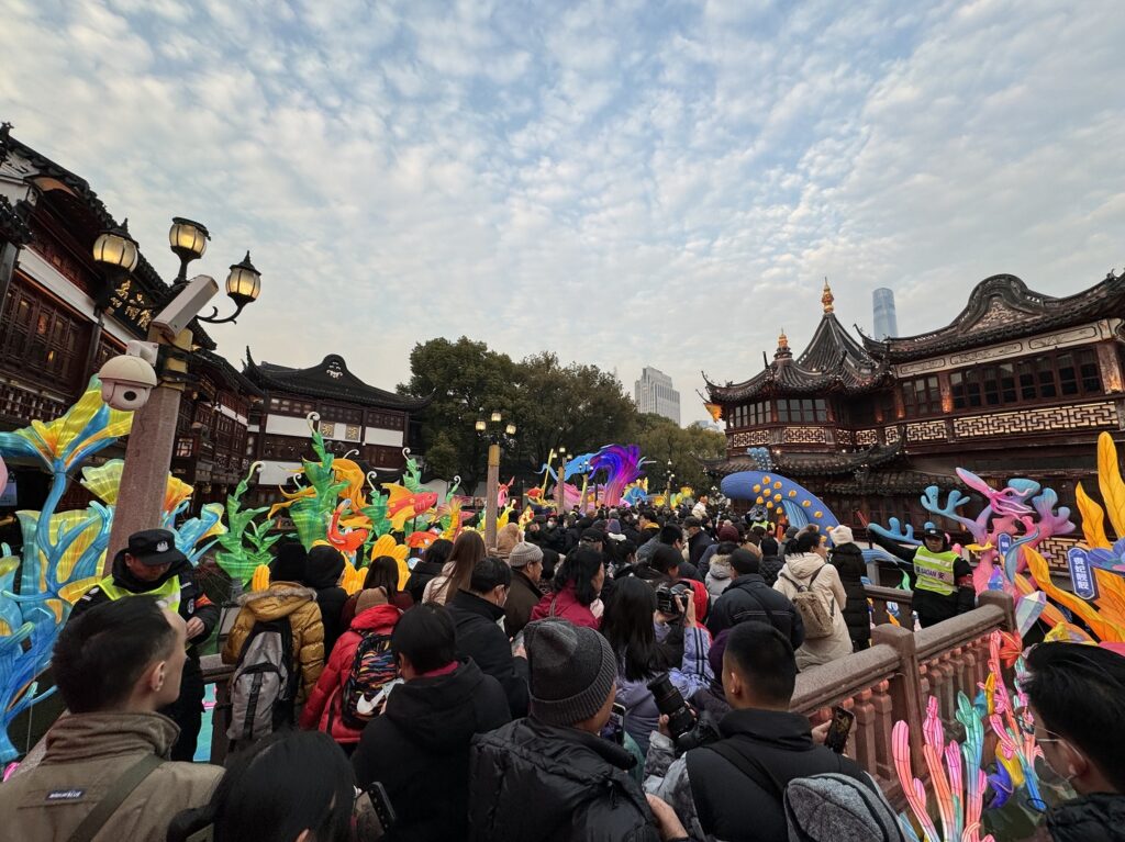 La foule au marché Yuyuan, de jour