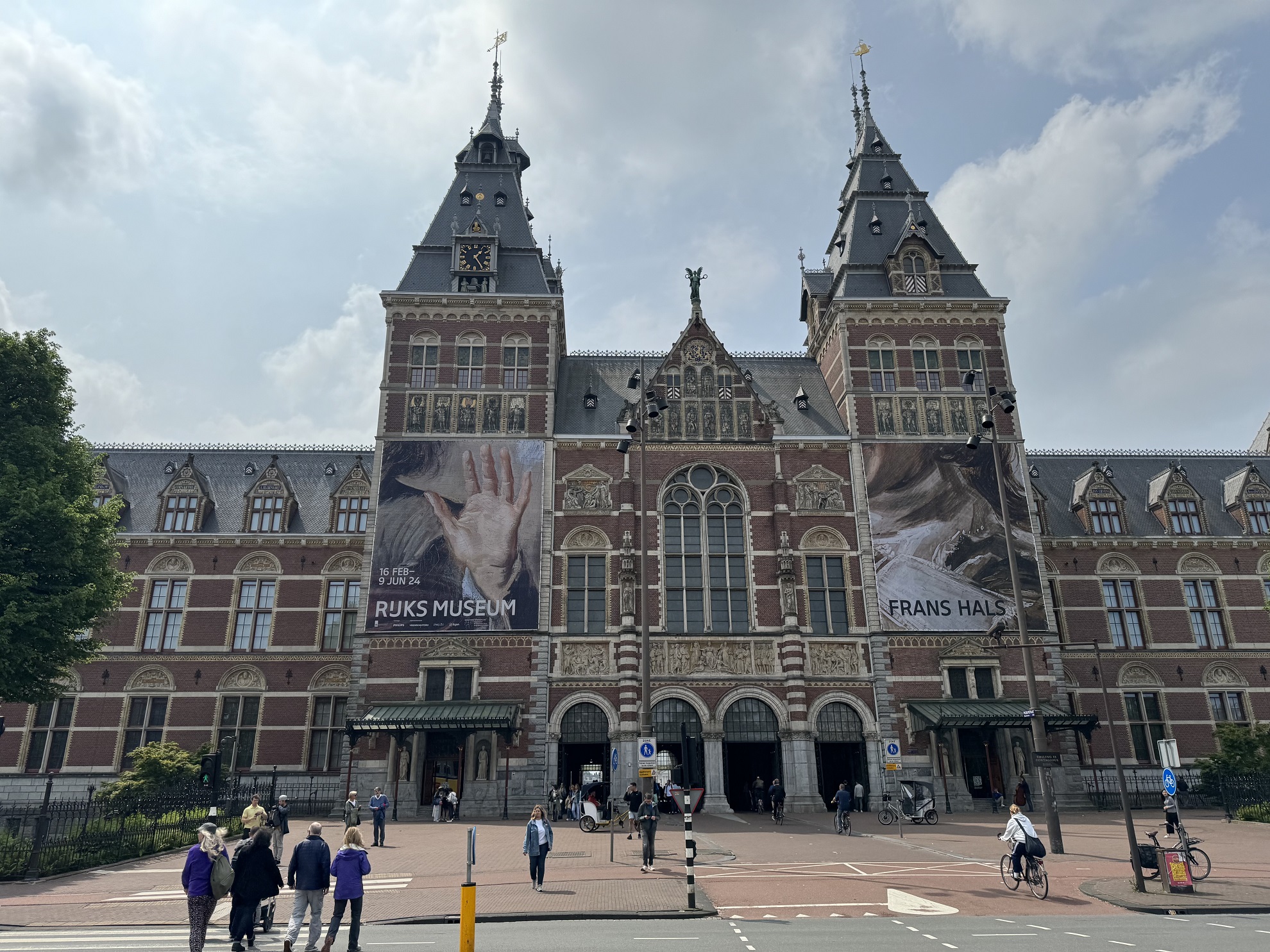 Vue extérieure sur le Rijksmuseum d'Amsterdam