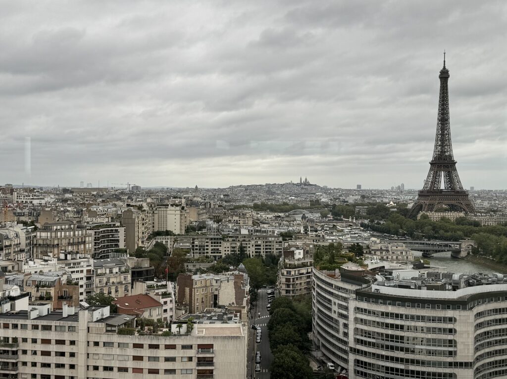 La vue panoramique depuis le haut de la Maison de la radio et de la Musique