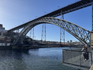 Promenade à Porto : un pont sur le Douro